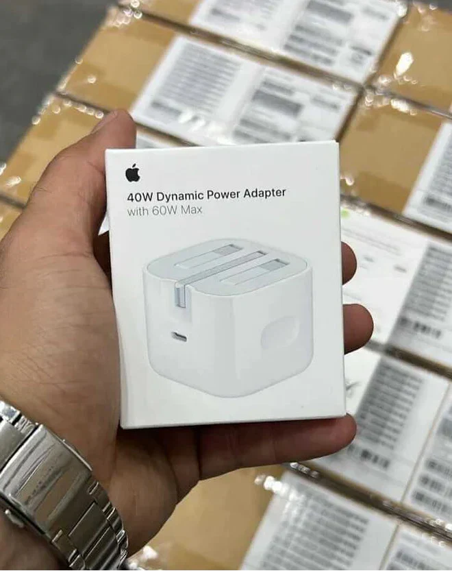 40W Dynamic Fast Charging Adapter 3-Pin UK Variant + Braided Cable